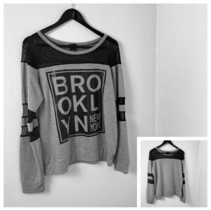 Rue 21  Long Sleeves Gray Top. Gray/Black. Sz L.